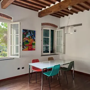 Appartement Under The Tower, Pise